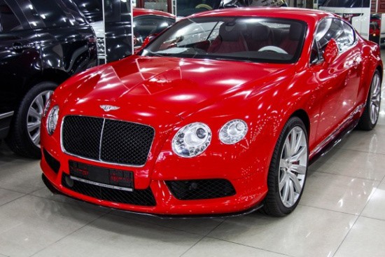  Siêu xe sang Bentley Continental GT V8 là một trong những cái tên được các đại gia Việt săn đón, và mới đây, một đại gia sống tại Sài Gòn vừa tậu cho mình chiếc xế hộp siêu sang Bentley Continental GT V8 với tông màu đỏ chót ‘độc nhất vô nhị’ tại Việt Nam.